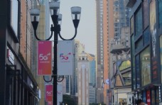 
                    重庆解放碑街头图片
