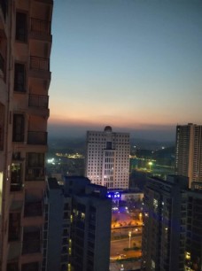
                    高楼城市的夕阳图片
