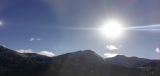 雪山风景蓝天雪山太阳光晕风景图片