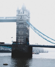 
                    伦敦塔桥图片
