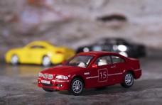 红色玩具小轿车图片