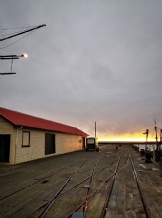 新西兰奥马鲁码头晨光图片